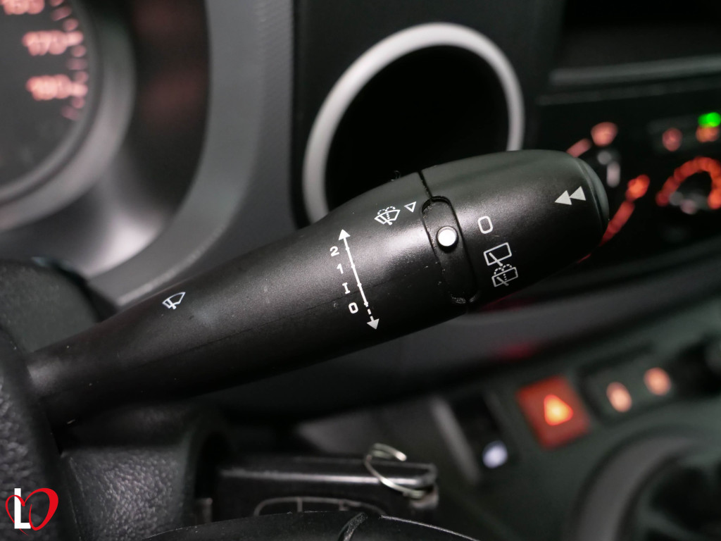 PEUGEOT PARTNER BlueHDI 3 PLZ FURGÓN CERRADO L2 100 de segunda mano