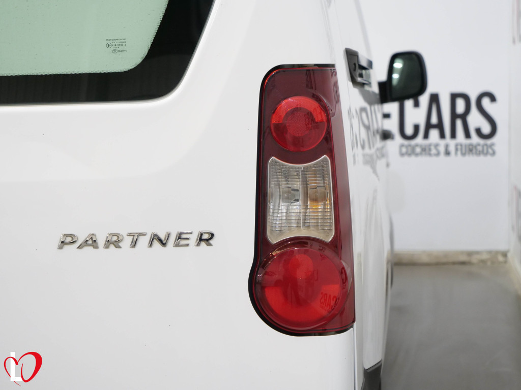 PEUGEOT PARTNER BlueHDI 3 PLZ FURGÓN CERRADO L2 100 de segunda mano