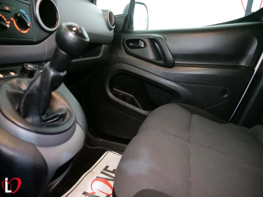 PEUGEOT PARTNER BlueHDI 3 PLZ FURGÓN CERRADO L2 100 de segunda mano