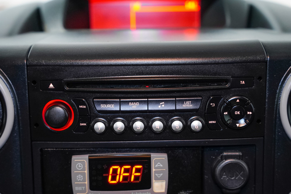 PEUGEOT PARTNER BlueHDI ISOTERMO + EQUIPO DE FRIO 100 de segunda mano