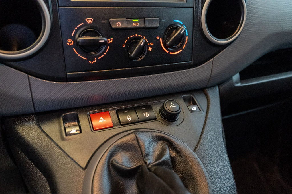 PEUGEOT PARTNER FURGON CONFORT PACK L1 1.6 BlueHDI 3 PLZAS 100 de segunda mano