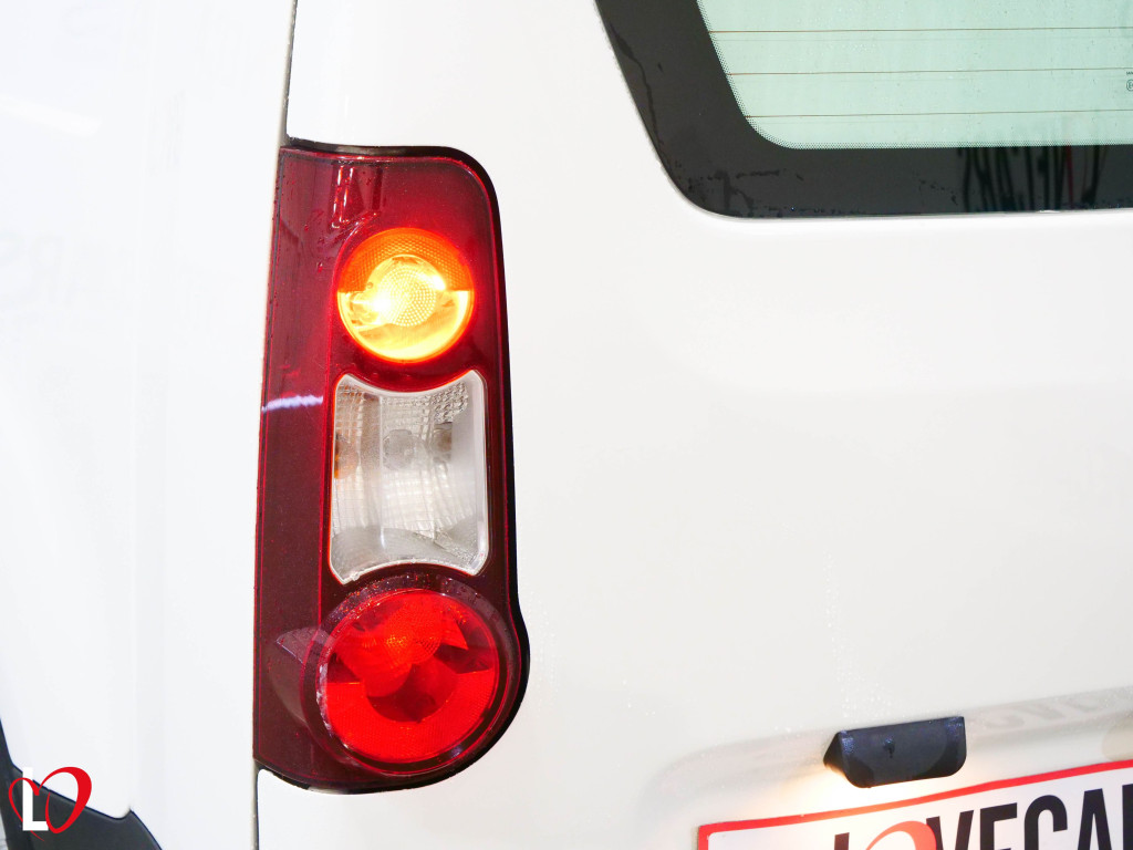PEUGEOT PARTNER L2 BlueHDI 3 PLZ FURGÓN CERRADO L2 100 de segunda mano