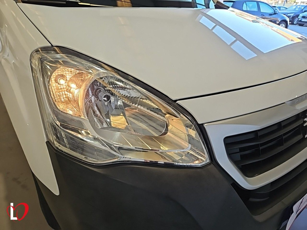 PEUGEOT PARTNER L2 BlueHDI 3 PLZ FURGÓN CERRADO L2 100 de segunda mano
