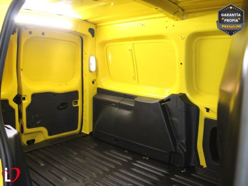 RENAULT KANGOO 1.5 DCI BLUE FURGÓN MAXI 6 VEL 95 de segunda mano