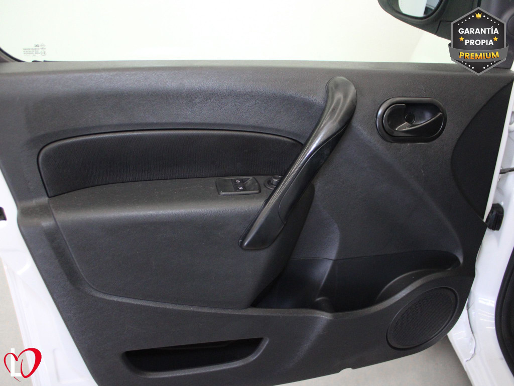 RENAULT KANGOO 1.5 DCI BLUE FURGÓN MAXI 90 de segunda mano