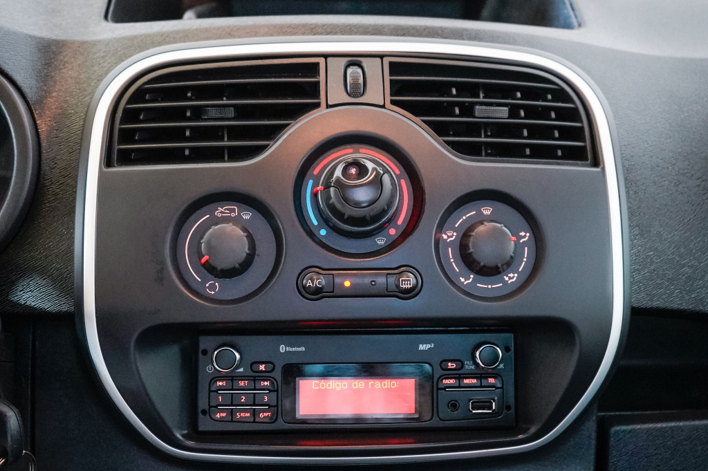 RENAULT KANGOO 1.5 DCI FURGÓN ISOTERMO MAXI 3 PLAZAS 90 de segunda mano