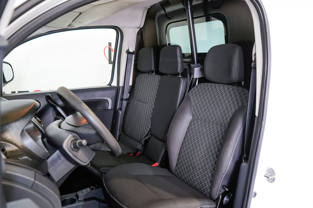 RENAULT KANGOO 1.5 DCI FURGÓN ISOTERMO MAXI 3 PLAZAS 90 de segunda mano