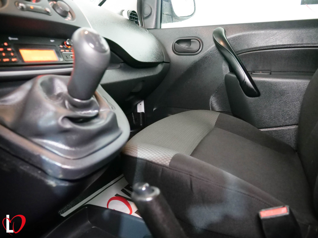 RENAULT KANGOO MAXI 1.5 DCI FURGÓN TALLER MAXI 90 de segunda mano