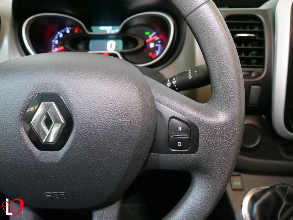 RENAULT TRAFIC 1.6 DCI COMBI 6 LARGA 120 de segunda mano