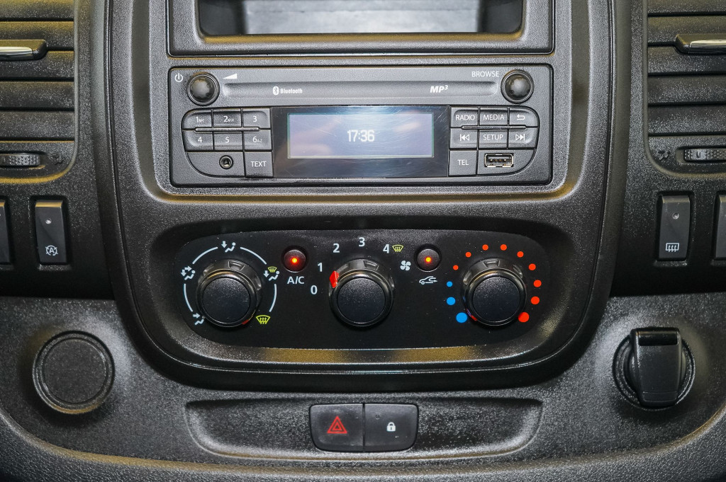 RENAULT TRAFIC 1.6 DCI FURGÓN CERRADO 29 L1 H2 125 de segunda mano