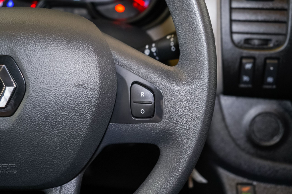 RENAULT TRAFIC 1.6 DCI FURGÓN CERRADO 29 L1 H2 125 de segunda mano