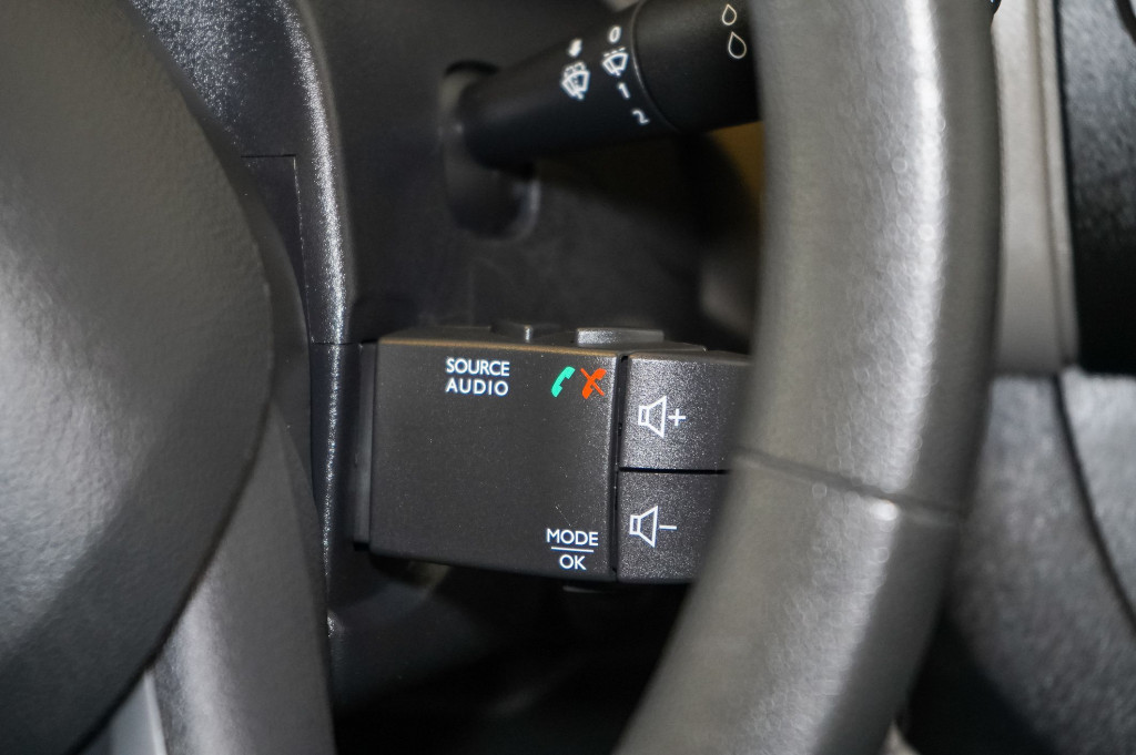 RENAULT TRAFIC 1.6 DCI FURGÓN CERRADO 29 L1 H2 125 de segunda mano