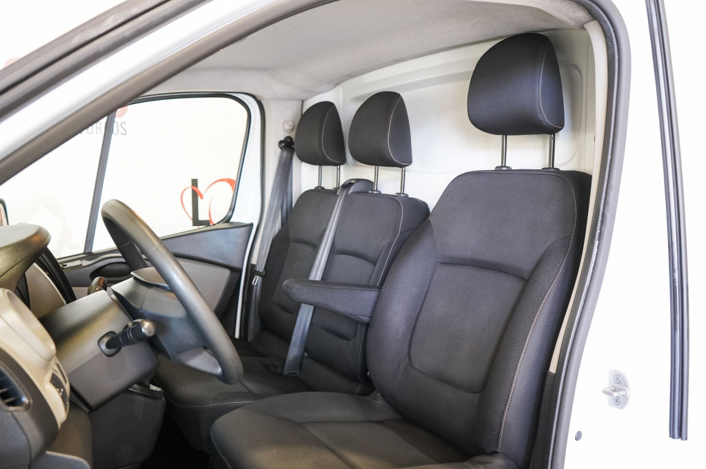 RENAULT TRAFIC 1.6 DCI FURGÓN CERRADO 29 L1 H2 125 de segunda mano
