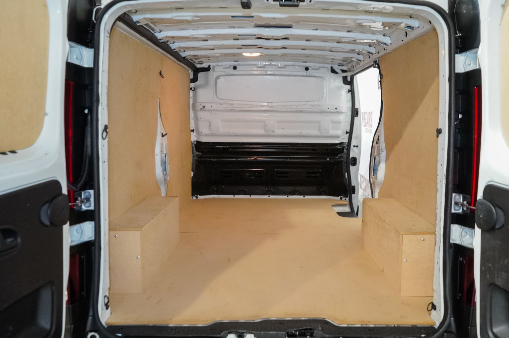 RENAULT TRAFIC 1.6 DCI FURGÓN CERRADO L2 6 VEL 95 de segunda mano