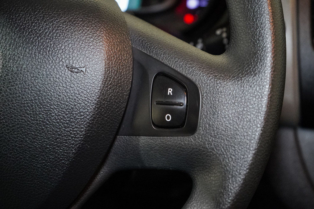 RENAULT TRAFIC 1.6 DCI FURGÓN CERRADO L2 6 VEL 95 de segunda mano