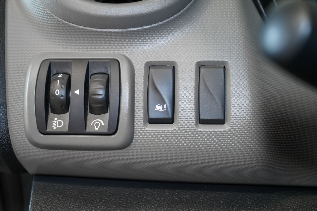 RENAULT TRAFIC 1.6 DCI FURGÓN CERRADO L2 H1 120 de segunda mano