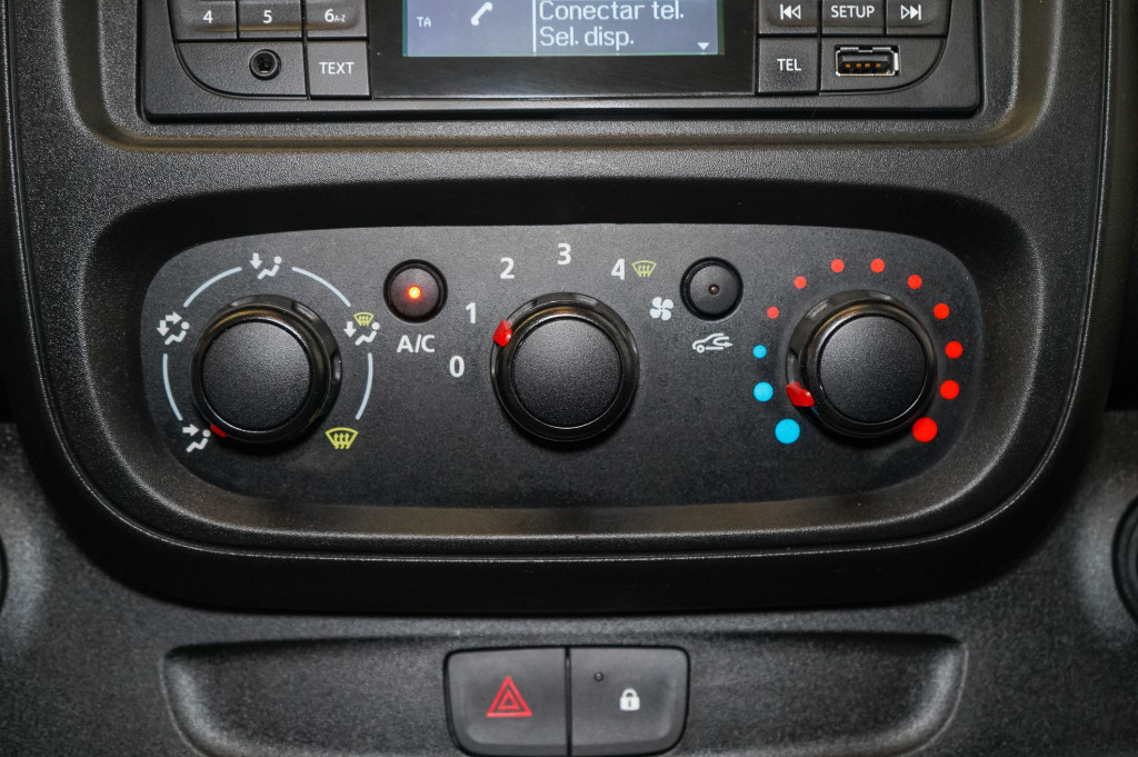 RENAULT TRAFIC 1.6 DCI FURGÓN CERRADO L2 H1 120 de segunda mano