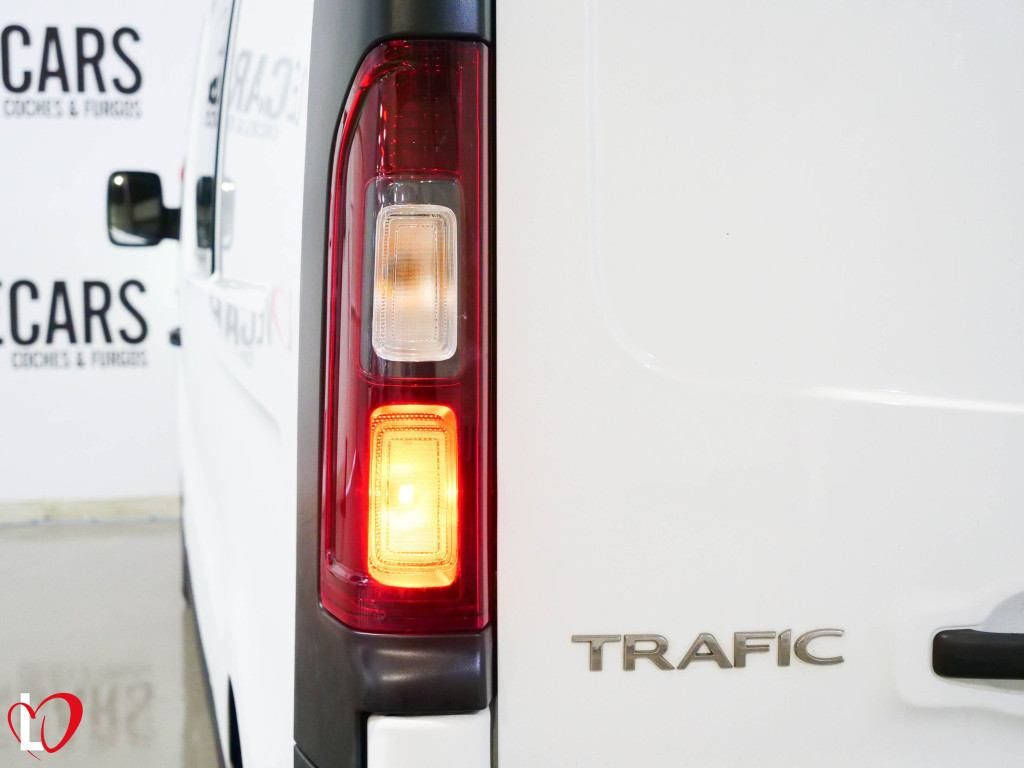 RENAULT TRAFIC 2.0 DCI COMBI 6 L2 120 de segunda mano