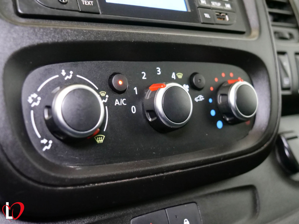 RENAULT TRAFIC 2.0 DCI FURGON L2 120 de segunda mano