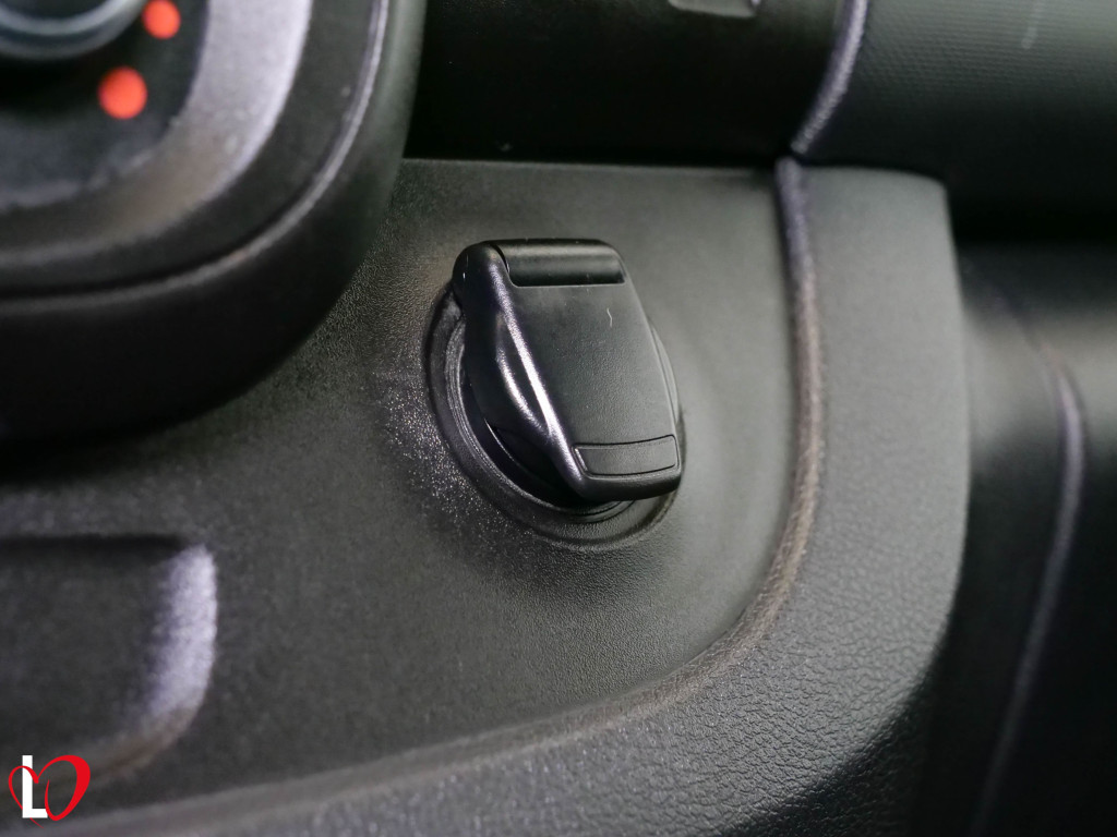RENAULT TRAFIC 2.0 DCI FURGON L2 120 de segunda mano