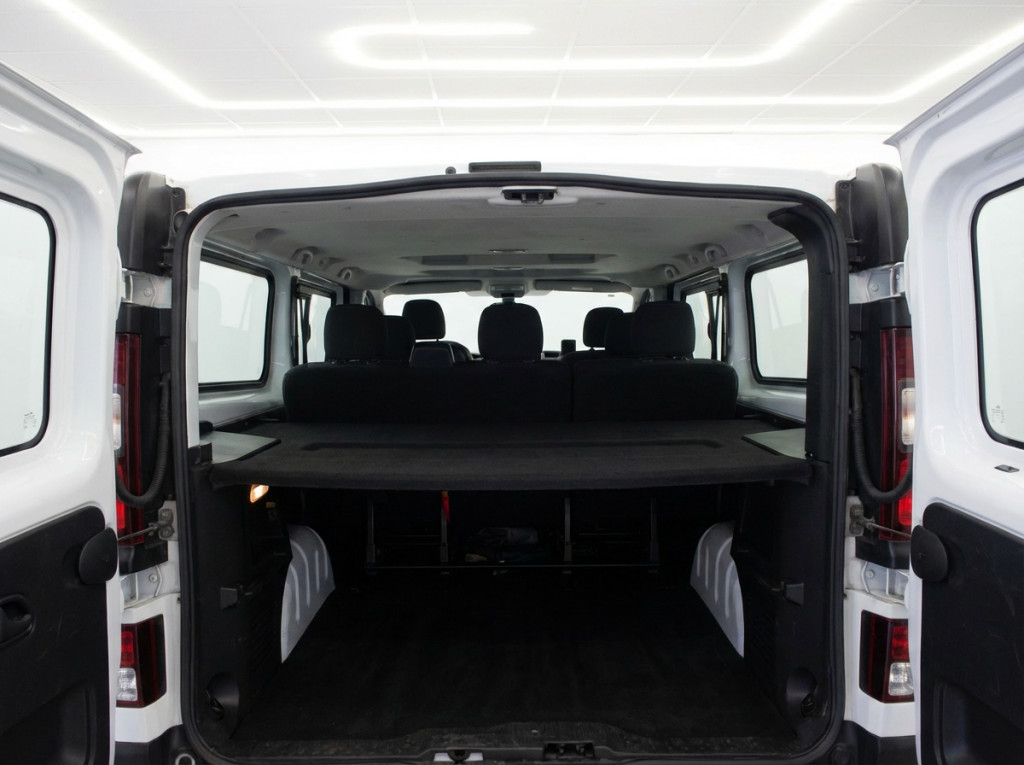 RENAULT TRAFIC 2.0 DCI LARGA COMBI 9 150 de segunda mano