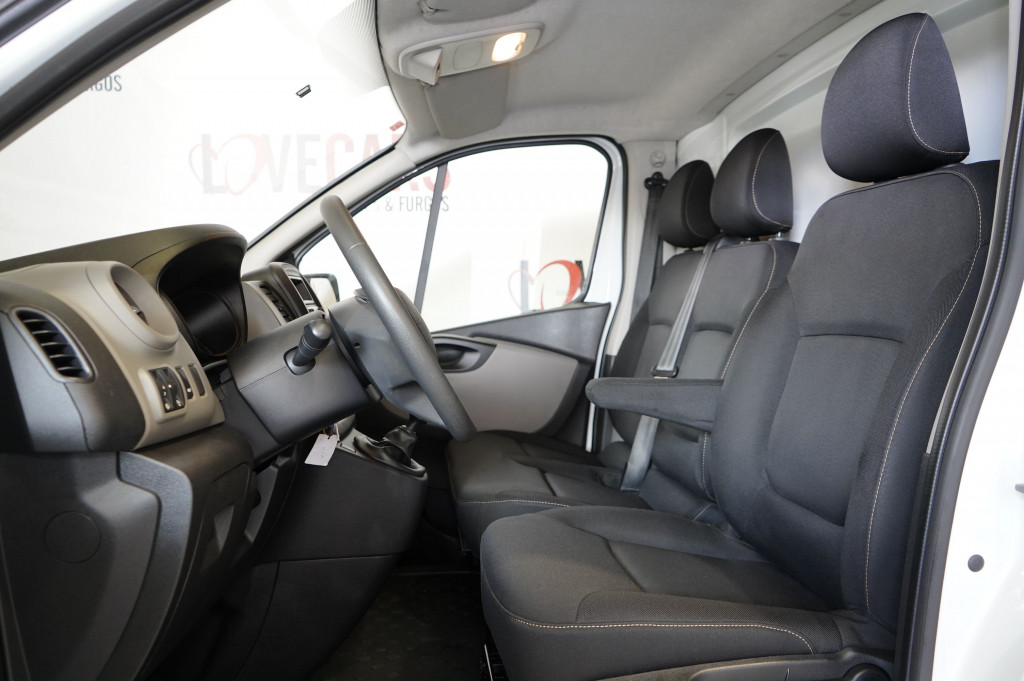 RENAULT TRAFIC DCI FURGON CERRADO 90 de segunda mano