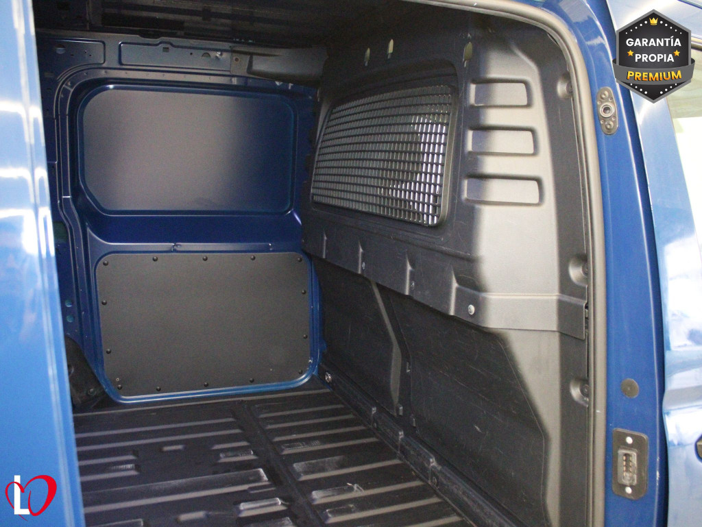 VOLKSWAGEN CADDY 2.0 TDI FURGÓN CERRADO MAXI 102 de segunda mano