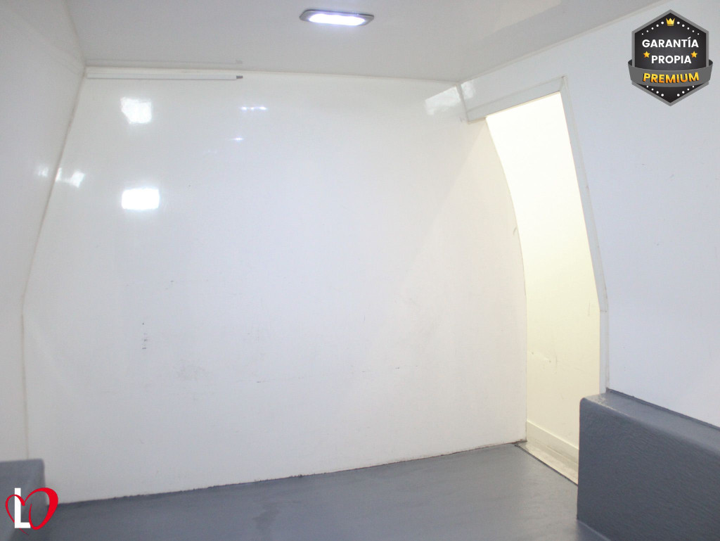 VOLKSWAGEN CADDY 2.0 TDI FURGÓN ISOTERMO 102 de segunda mano