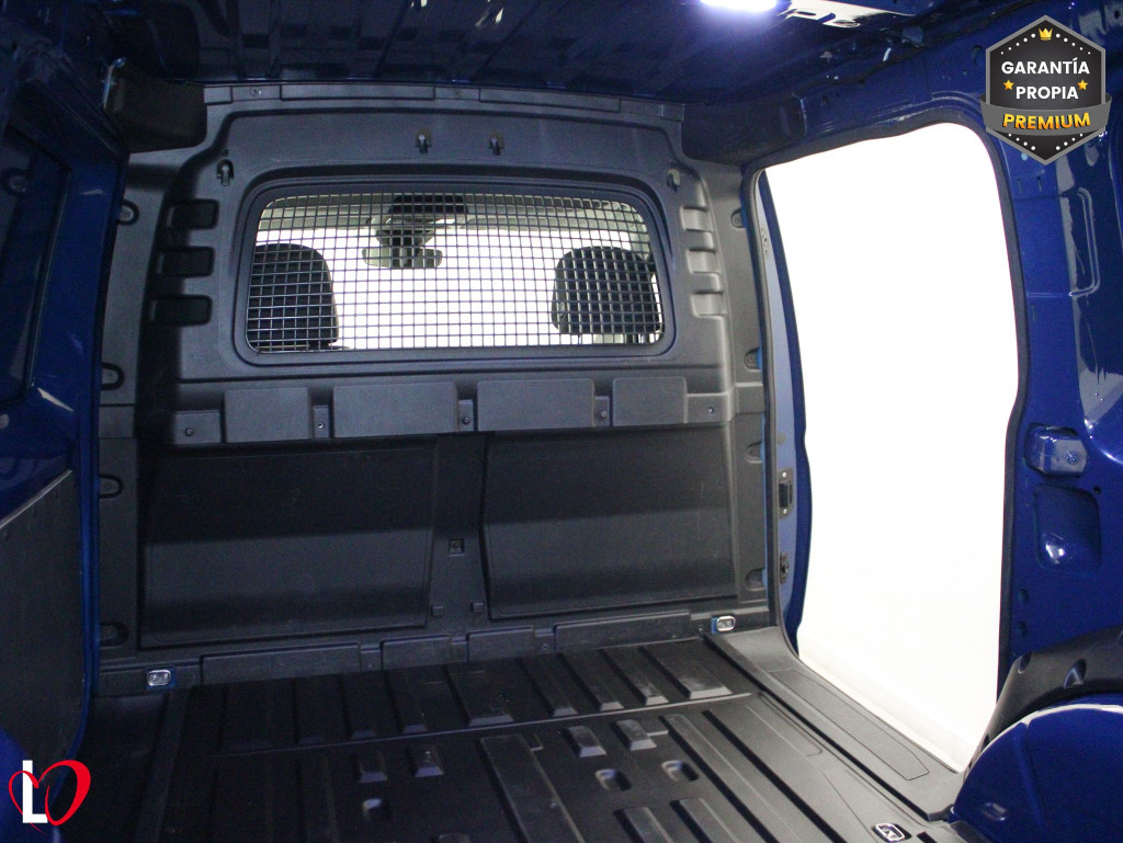 VOLKSWAGEN CADDY 2.0 TDI FURGÓN MAXI 6 VEL 102 de segunda mano