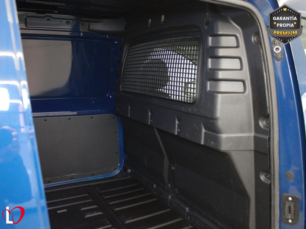 VOLKSWAGEN CADDY 2.0 TDI FURGÓN MAXI 6 VEL 102 de segunda mano