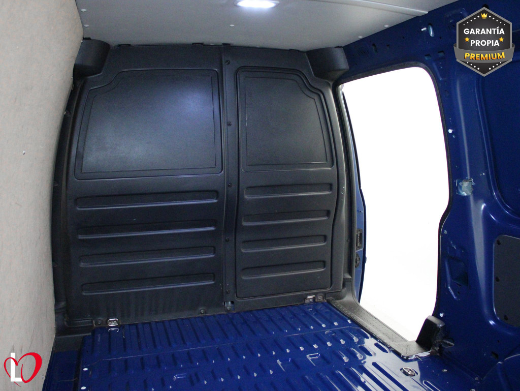 VOLKSWAGEN CADDY 2.0 TDI FURGÓN MAXI BUSINESS 102 de segunda mano