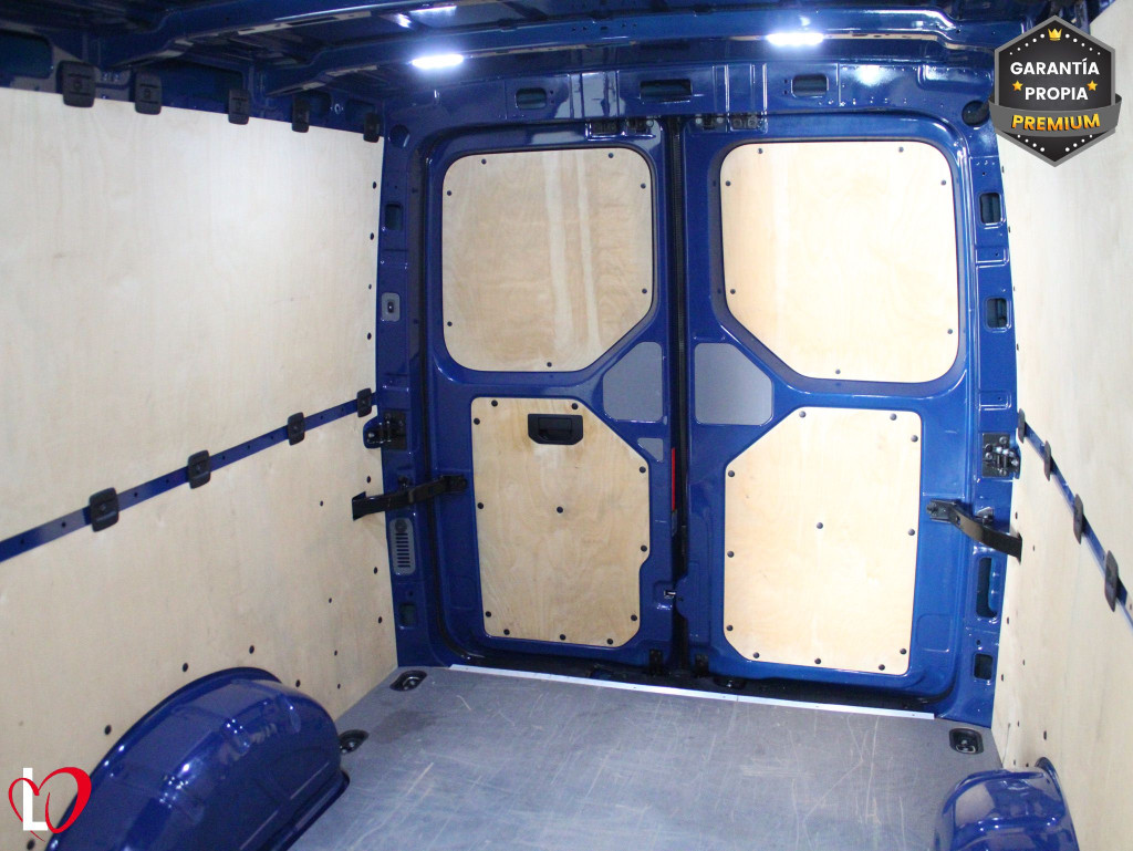 VOLKSWAGEN CRAFTER 2.0 TDI DSG 35 FURGÓN BATALLA MEDIA 177 de segunda mano