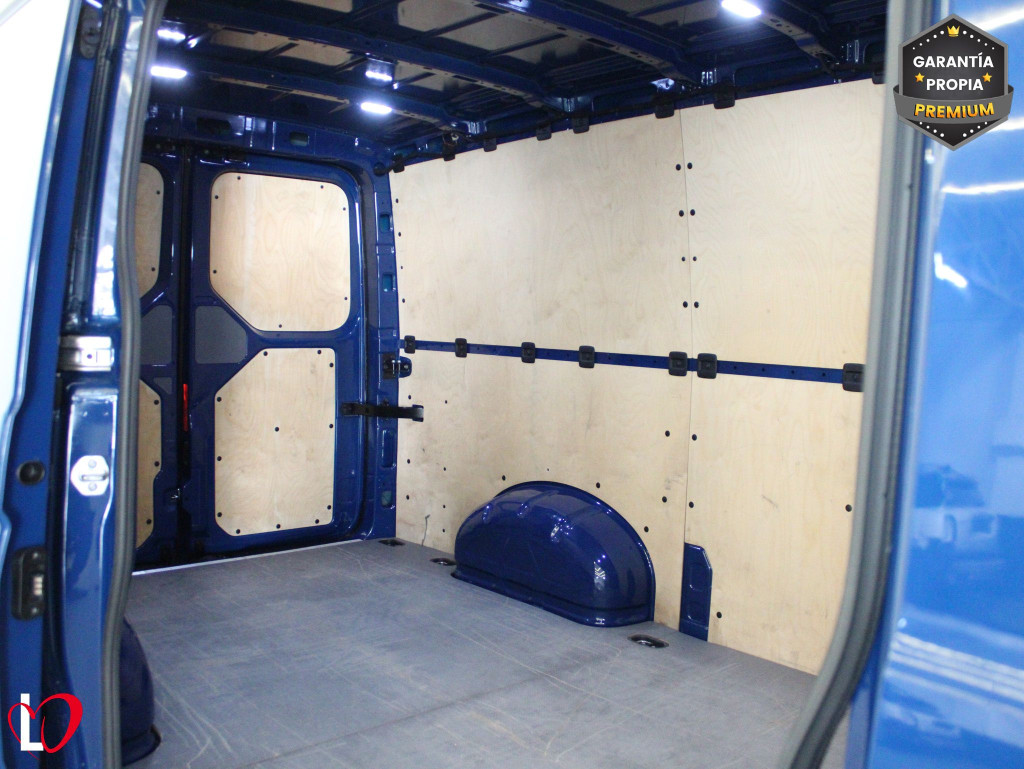 VOLKSWAGEN CRAFTER 2.0 TDI DSG 35 FURGÓN BATALLA MEDIA 177 de segunda mano