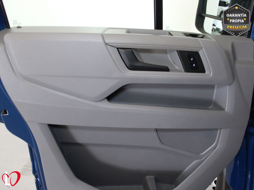 VOLKSWAGEN CRAFTER 2.0 TDI DSG 35 FURGÓN BATALLA MEDIA 177 de segunda mano