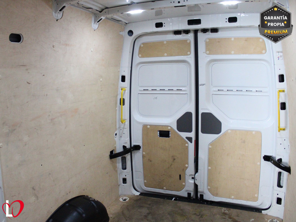 VOLKSWAGEN CRAFTER 2.0 TDI FURGON 35 L3 H3 140 de segunda mano
