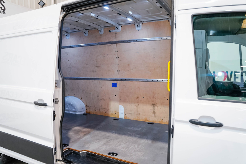 VOLKSWAGEN CRAFTER 2.0 TDI FURGÓN CERRADO L4 H2  140 de segunda mano