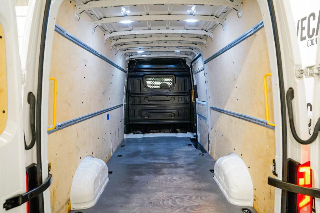 VOLKSWAGEN CRAFTER 2.0 TDI FURGÓN CERRADO L4 H2  140 de segunda mano