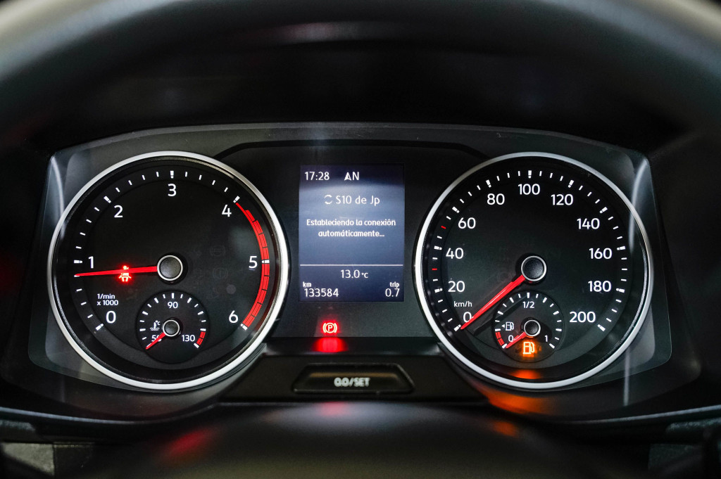 VOLKSWAGEN CRAFTER 2.0 TDI FURGON L2 H2 140 de segunda mano