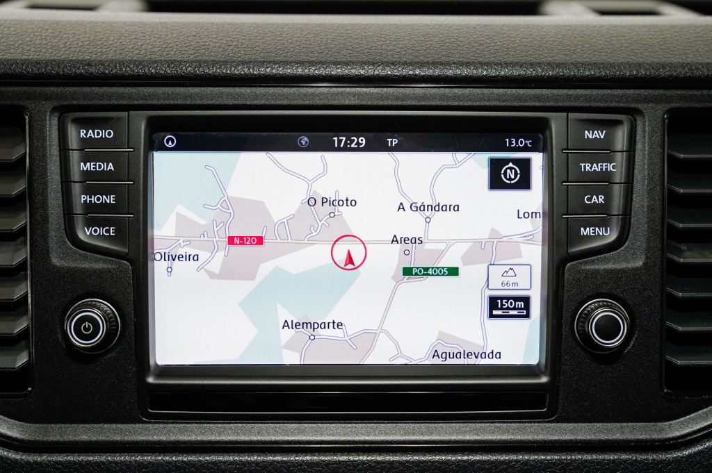 VOLKSWAGEN CRAFTER 2.0 TDI FURGON L2 H2 140 de segunda mano