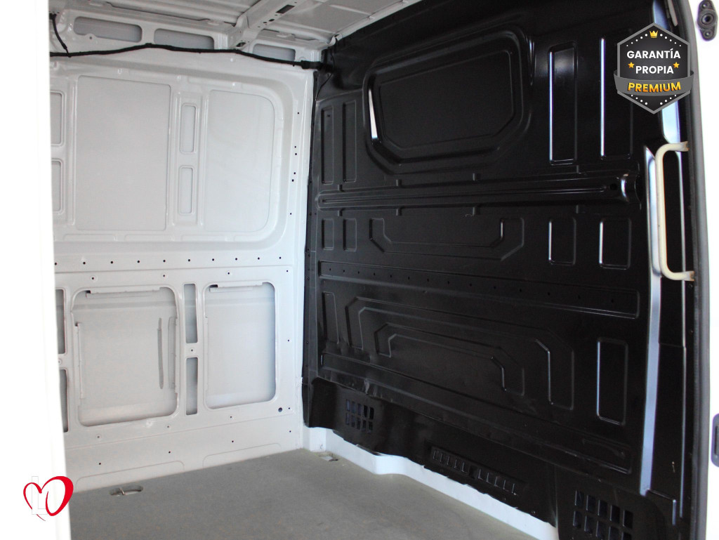 VOLKSWAGEN CRAFTER 2.0 TDI L2 H1 FURGÓN CERRADO 6 VEL 102 de segunda mano