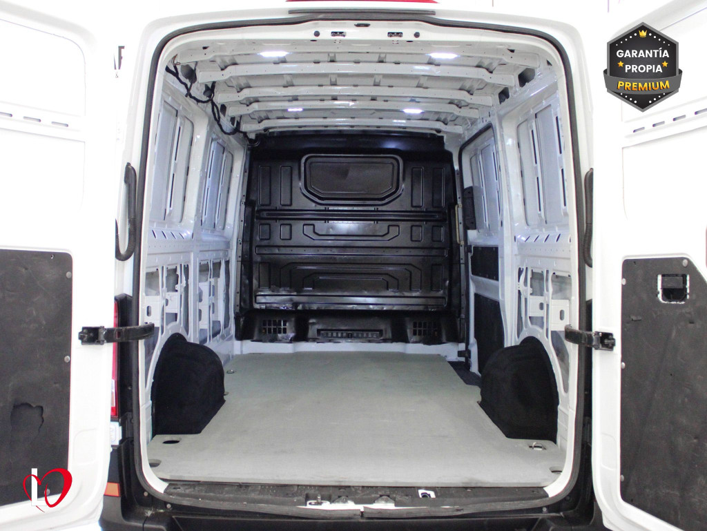 VOLKSWAGEN CRAFTER 2.0 TDI L2 H1 FURGÓN CERRADO 6 VEL 102 de segunda mano