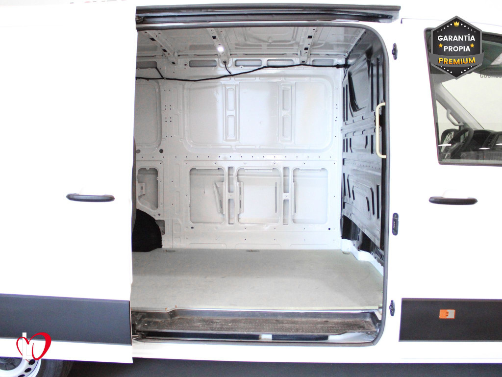 VOLKSWAGEN CRAFTER 2.0 TDI L2 H1 FURGÓN CERRADO 6 VEL 102 de segunda mano