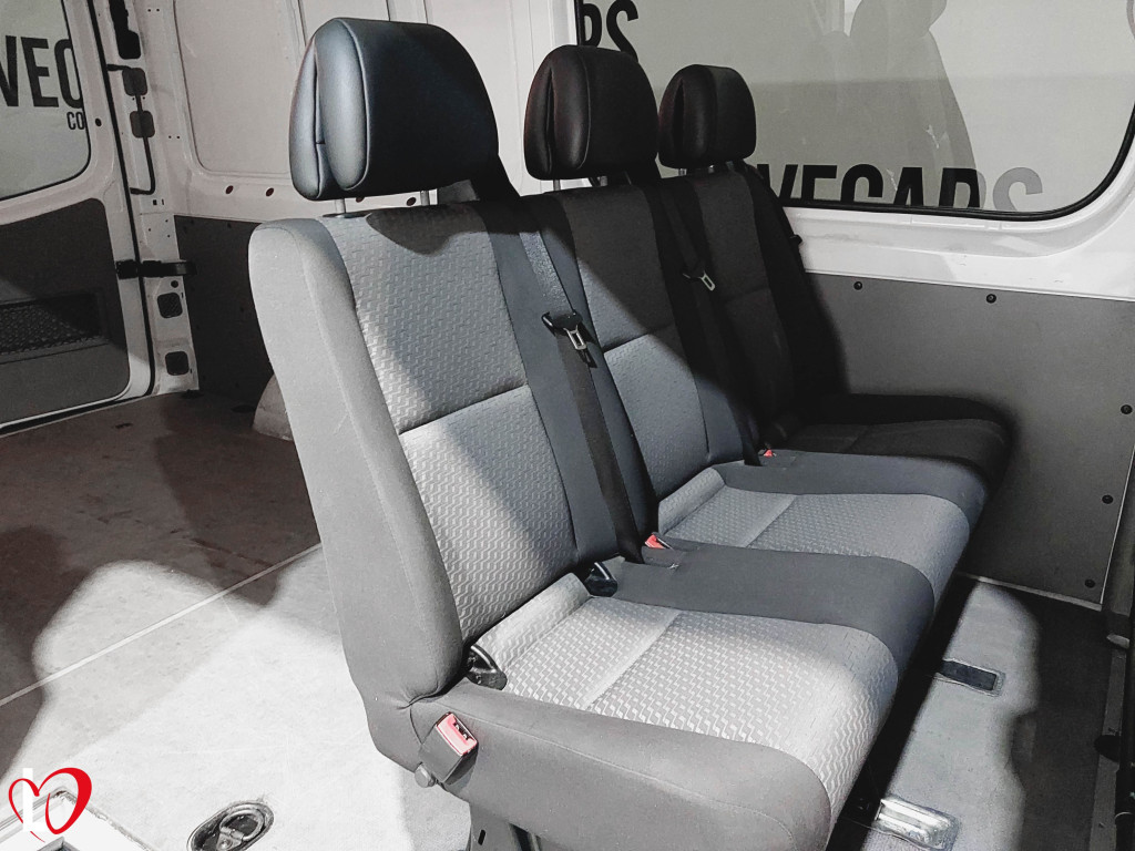 VOLKSWAGEN CRAFTER COMBI 6 PLAZAS 2.0 TDI 136 de segunda mano