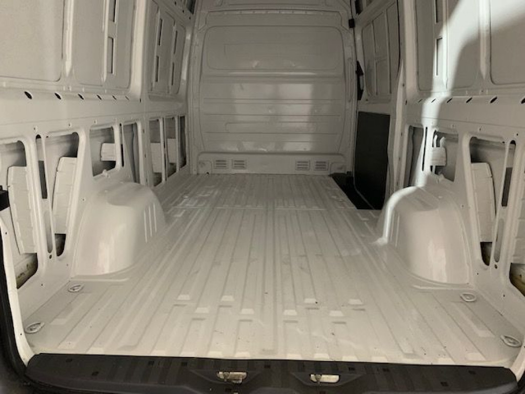 VOLKSWAGEN CRAFTER FURGÓN CERRADO L2H2 2.0 TDI de segunda mano