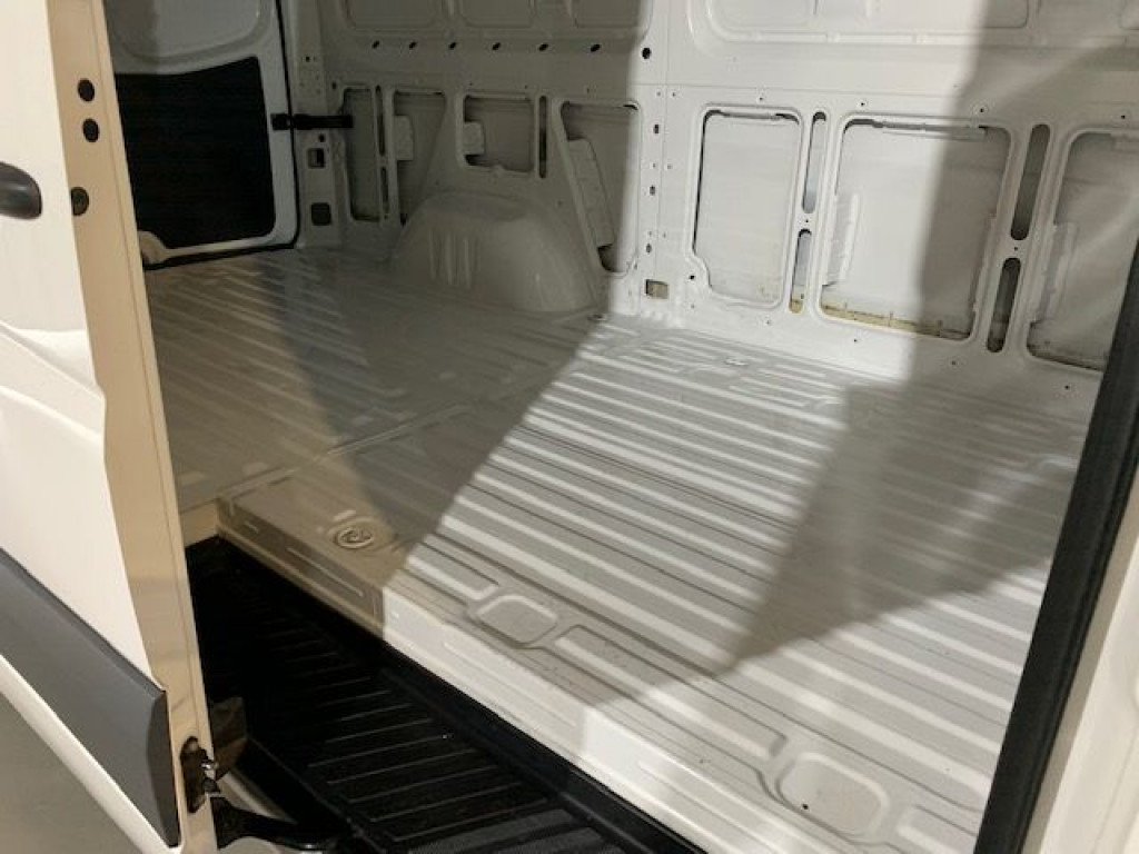 VOLKSWAGEN CRAFTER FURGÓN CERRADO L2H2 2.0 TDI de segunda mano