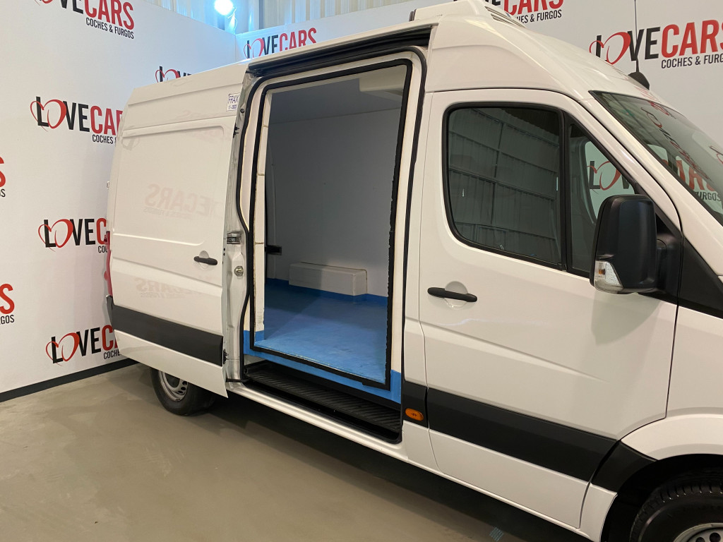 VOLKSWAGEN CRAFTER TDI 35 FURGON ISOTERMO + EQUIPO FRIO 136 de segunda mano