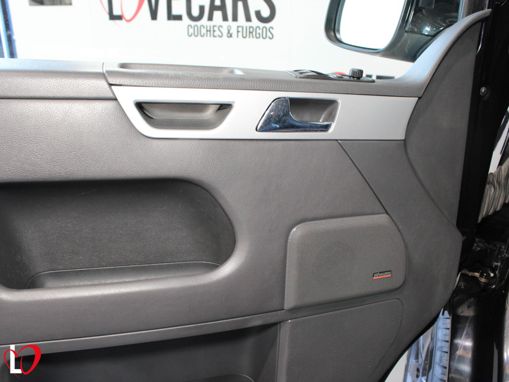 VOLKSWAGEN MULTIVAN 2.0 TDI HIGHLINE 7PLAZAS 180 de segunda mano