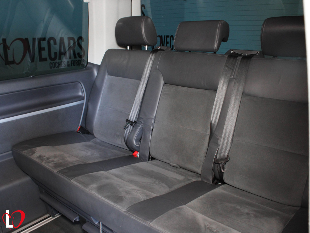 VOLKSWAGEN MULTIVAN 2.0 TDI HIGHLINE 7PLAZAS 180 de segunda mano