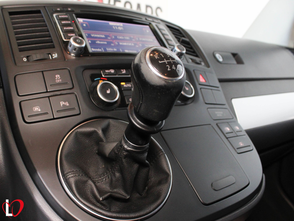 VOLKSWAGEN MULTIVAN 2.0 TDI HIGHLINE 7PLAZAS 180 de segunda mano