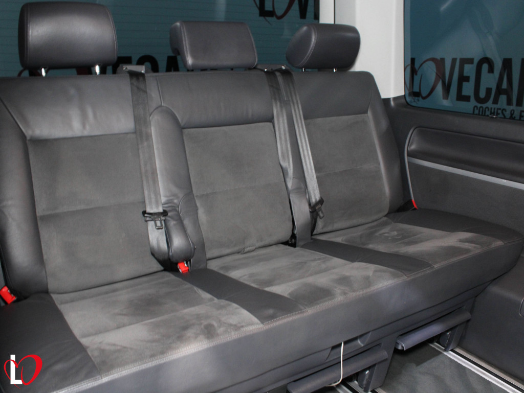 VOLKSWAGEN MULTIVAN 2.0 TDI HIGHLINE 7PLAZAS 180 de segunda mano